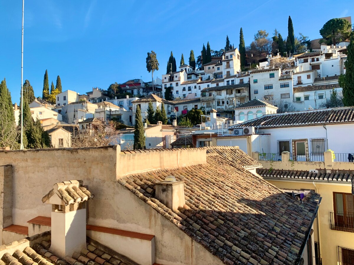 位于格拉纳达萨克罗蒙特（ Granada Sacromonte ）市中心