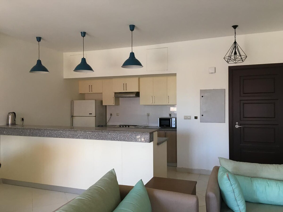 4-bedroom apartment near clubhouse and lagoon