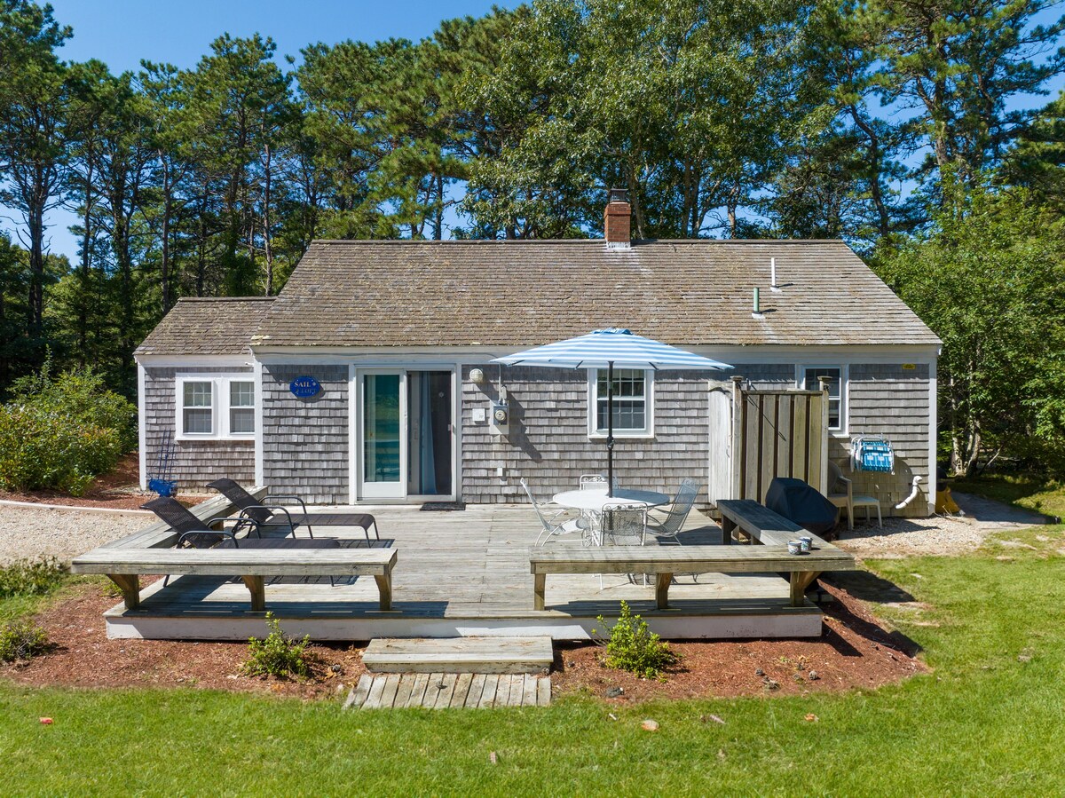 Cottage with private beach in Hyannis Port