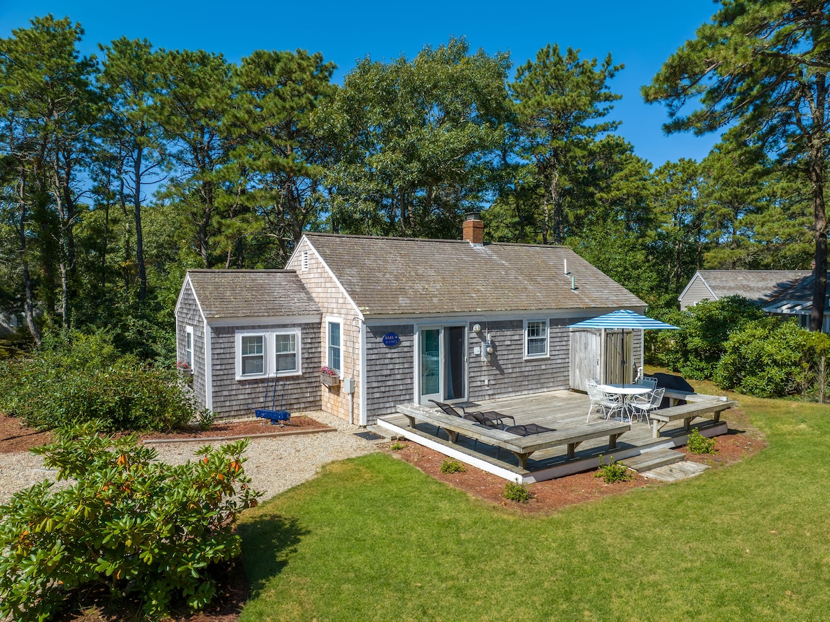 Cottage with private beach in Hyannis Port