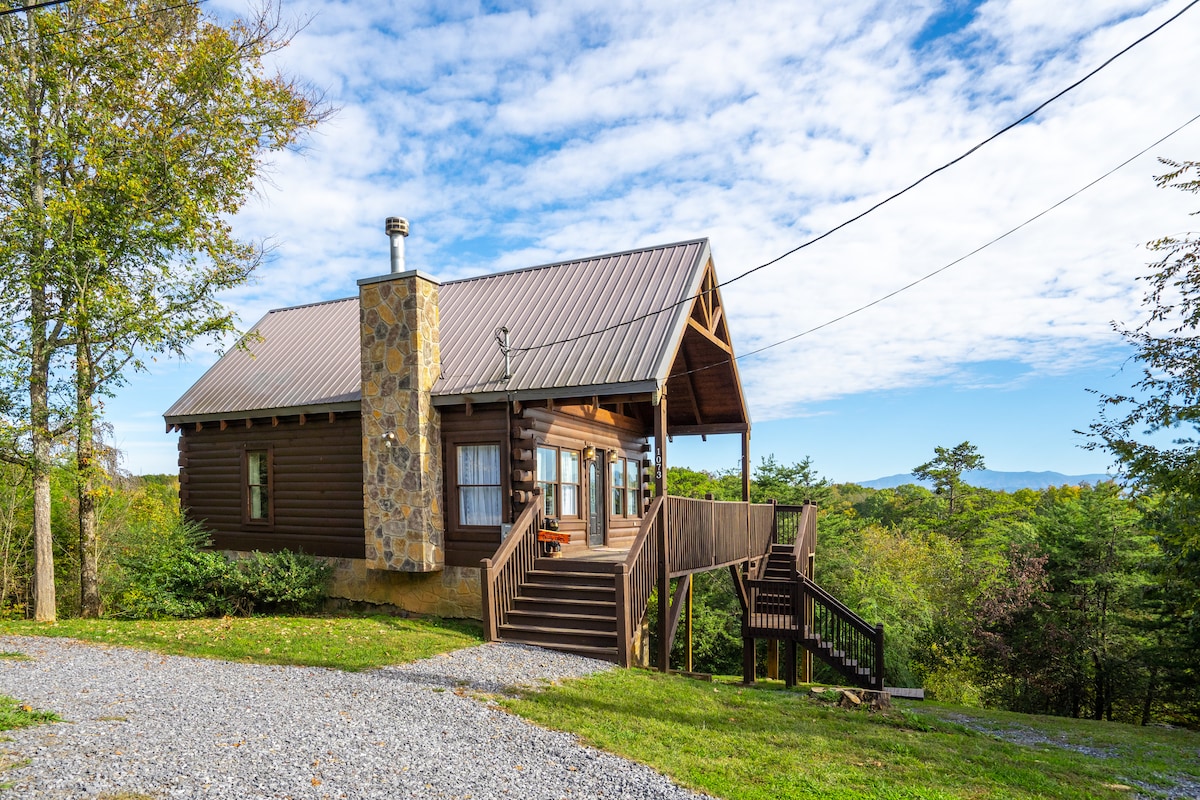 Secluded Mountain View Cabin w Private Lake Access