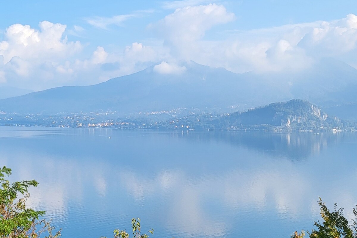 马焦雷湖（ Lake Maggiore ）上的大自然