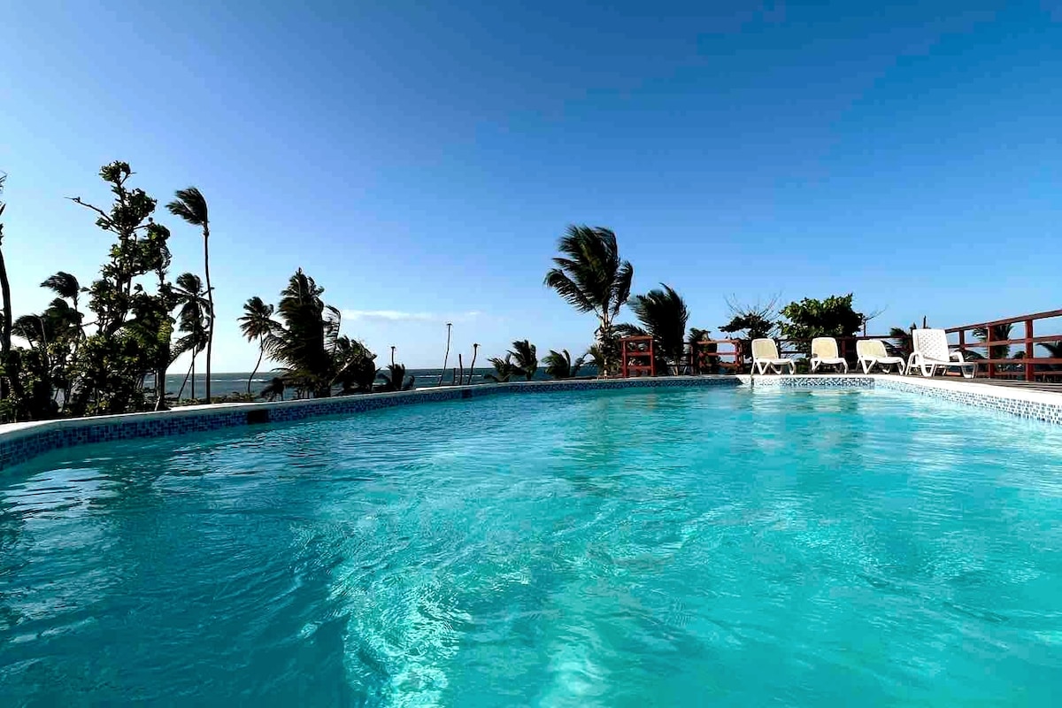 Lovely beachfront 2 bedrooms condo w/pool.