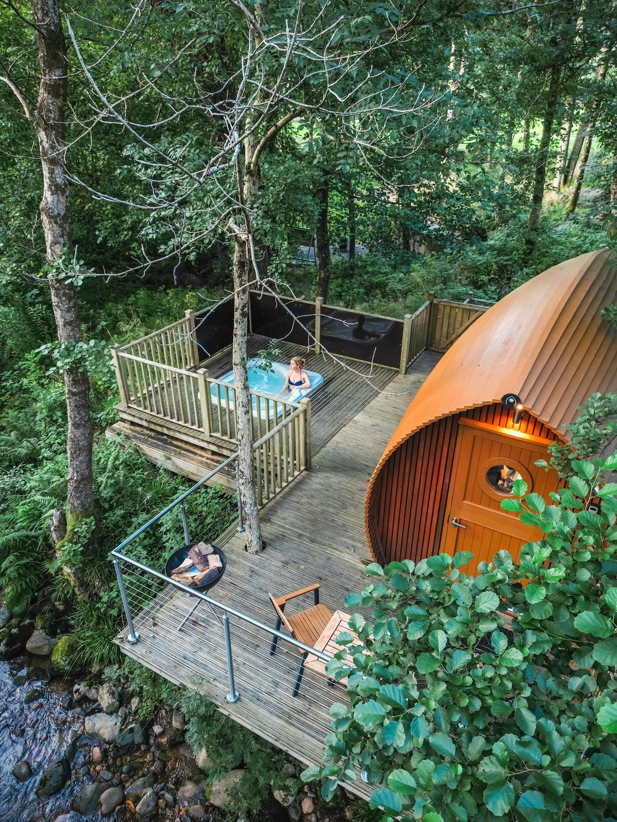RiverBeds Luxury Wee Lodge ，配备热水浴缸