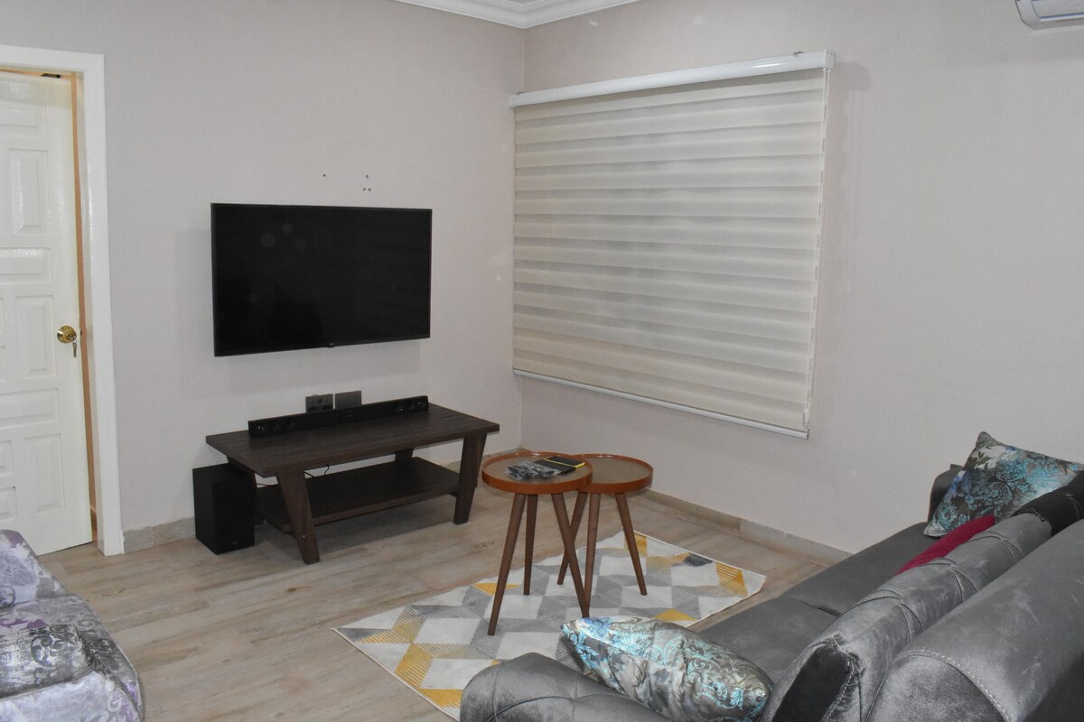 Cozy fully furnished 1 bedroom apartment.