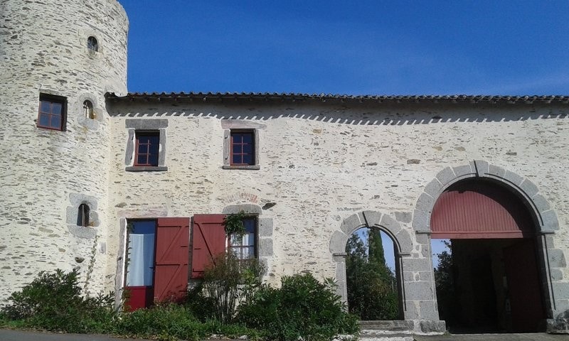 la TOUR des LAUDES
chambre de la fée