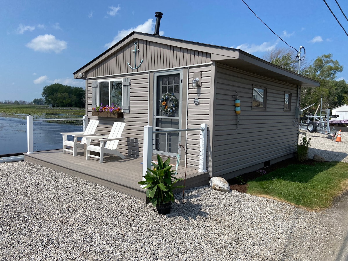 Waterfront Paradise, Adorable Tiny House Retreat