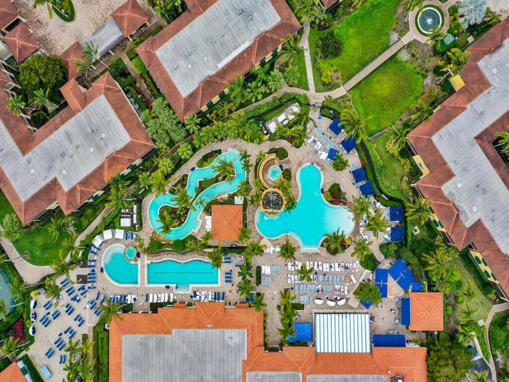 fab resort, 3 pools, lazy river, walk to 5th Ave!