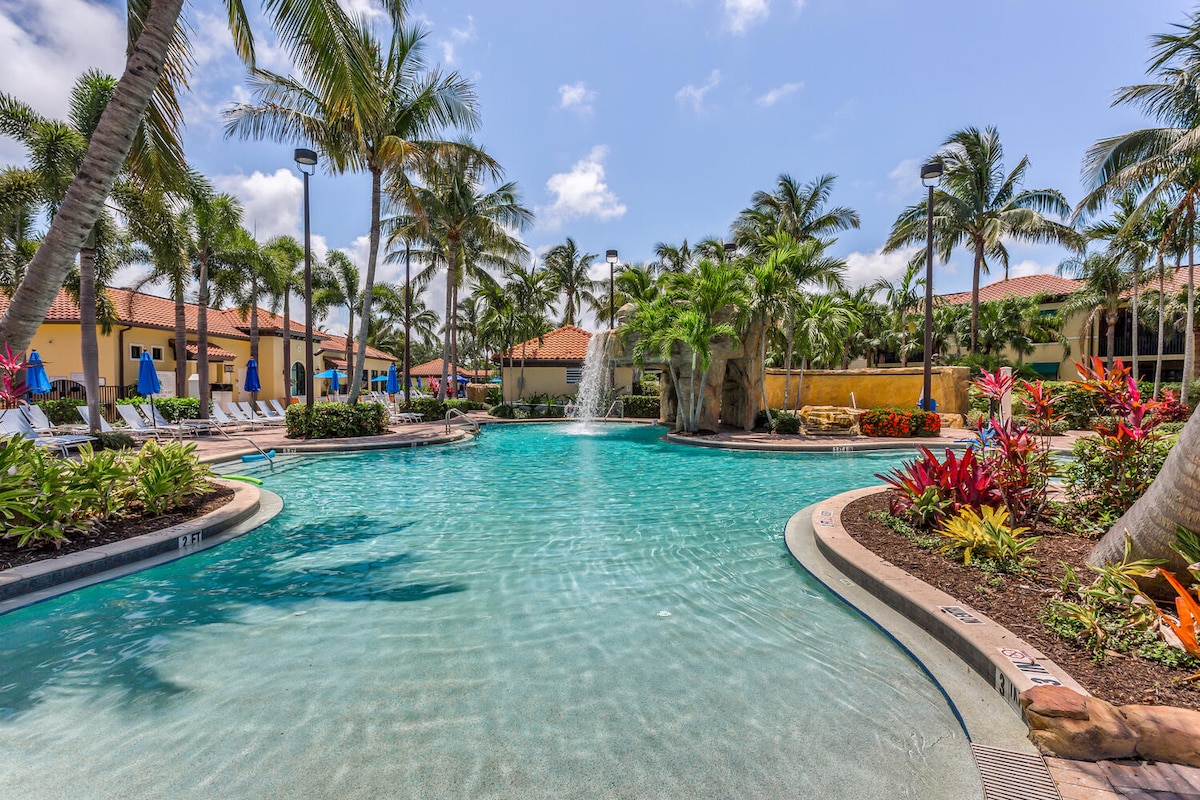 fab resort, 3 pools, lazy river, walk to 5th Ave!