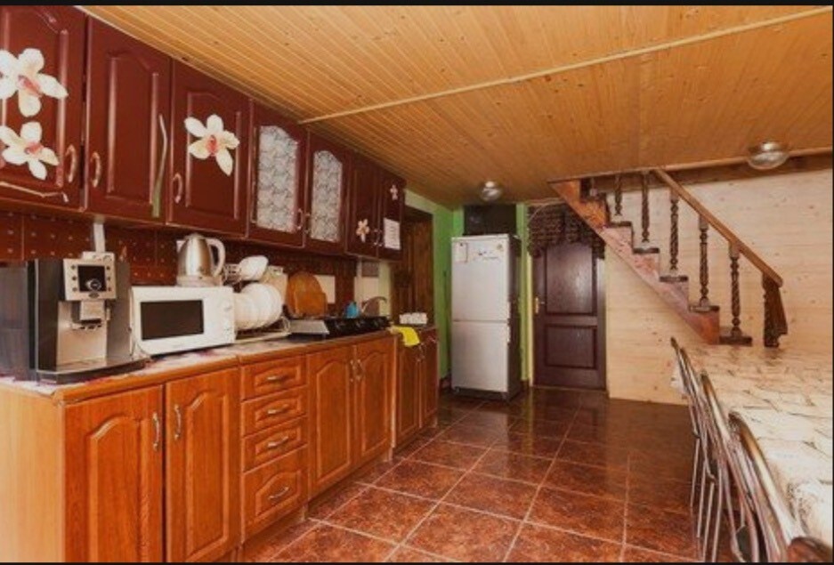 喀尔巴卑斯山脉的一栋房子，有6间客房。烧烤区和露台。