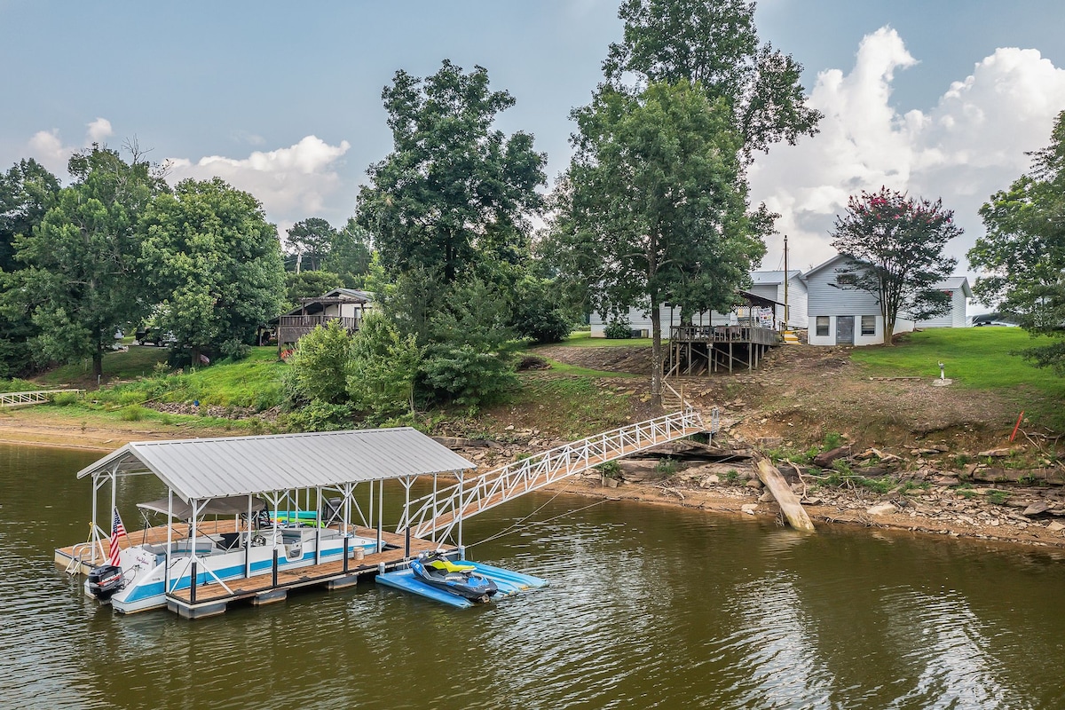 Private Lakefront home near I-65