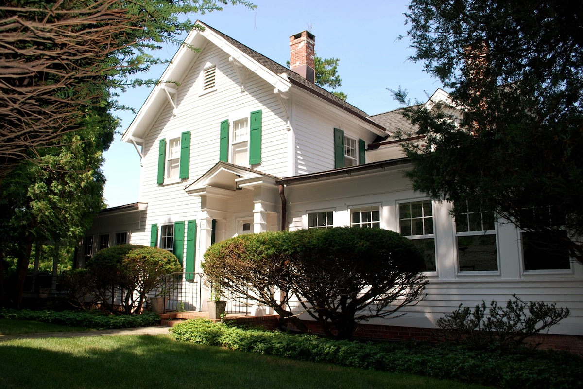 Westport Farmhouse ，步行即可到达海滩和火车站