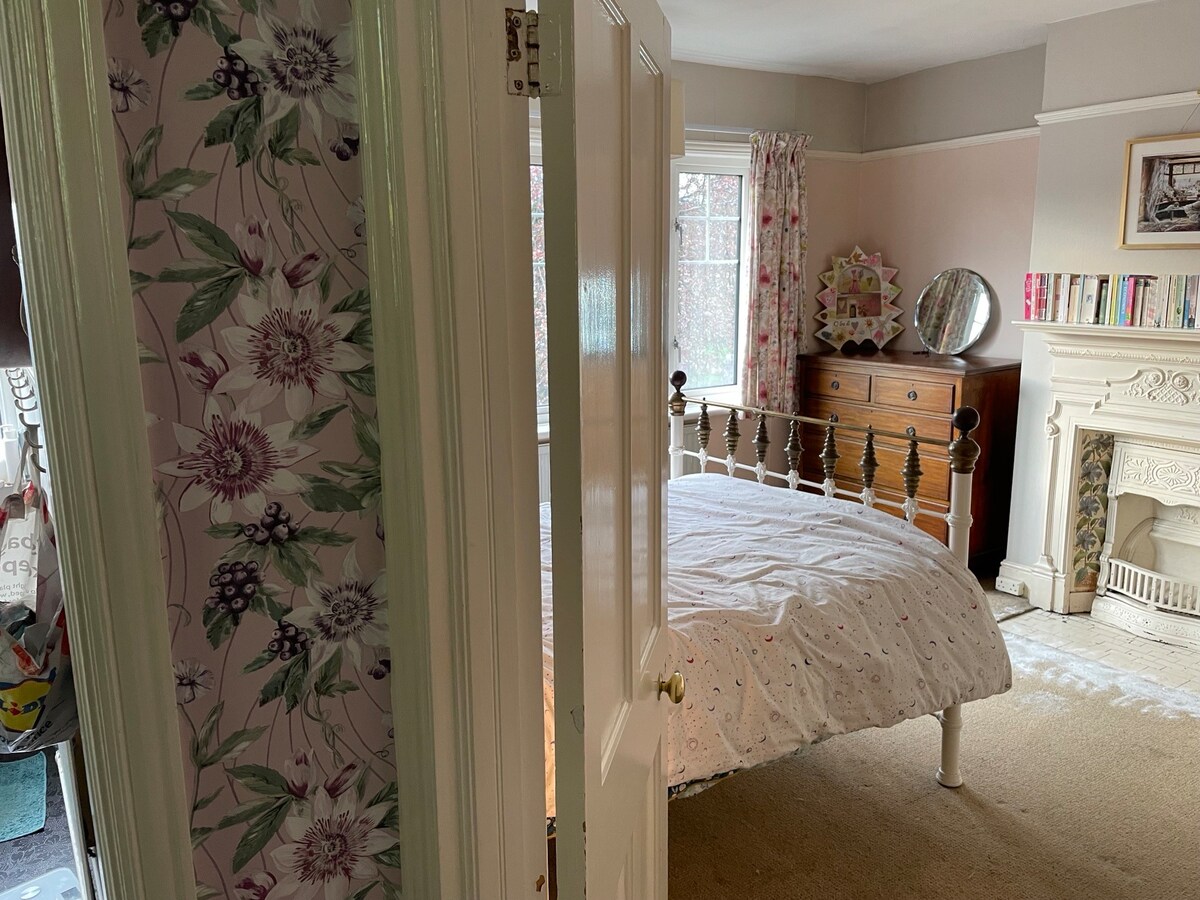 Double bedroom in shared house