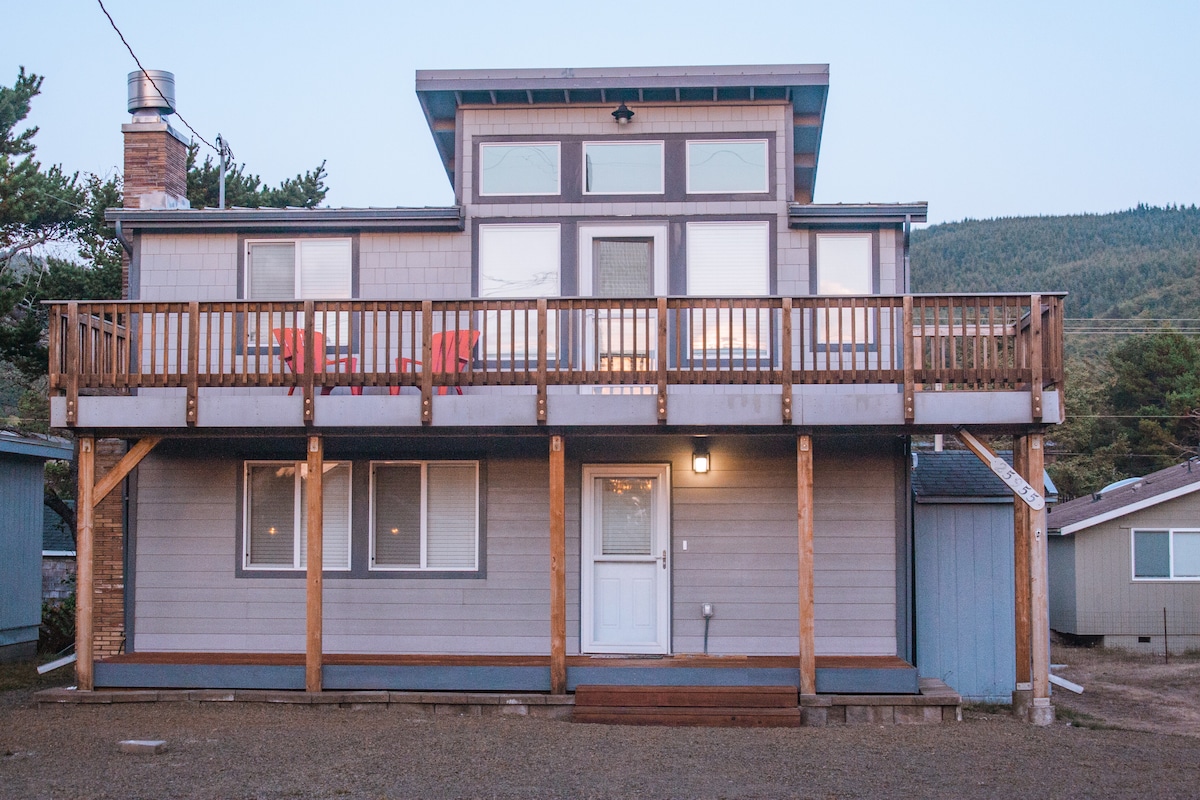 The Rocky Whale - a pet friendly beach cottage.