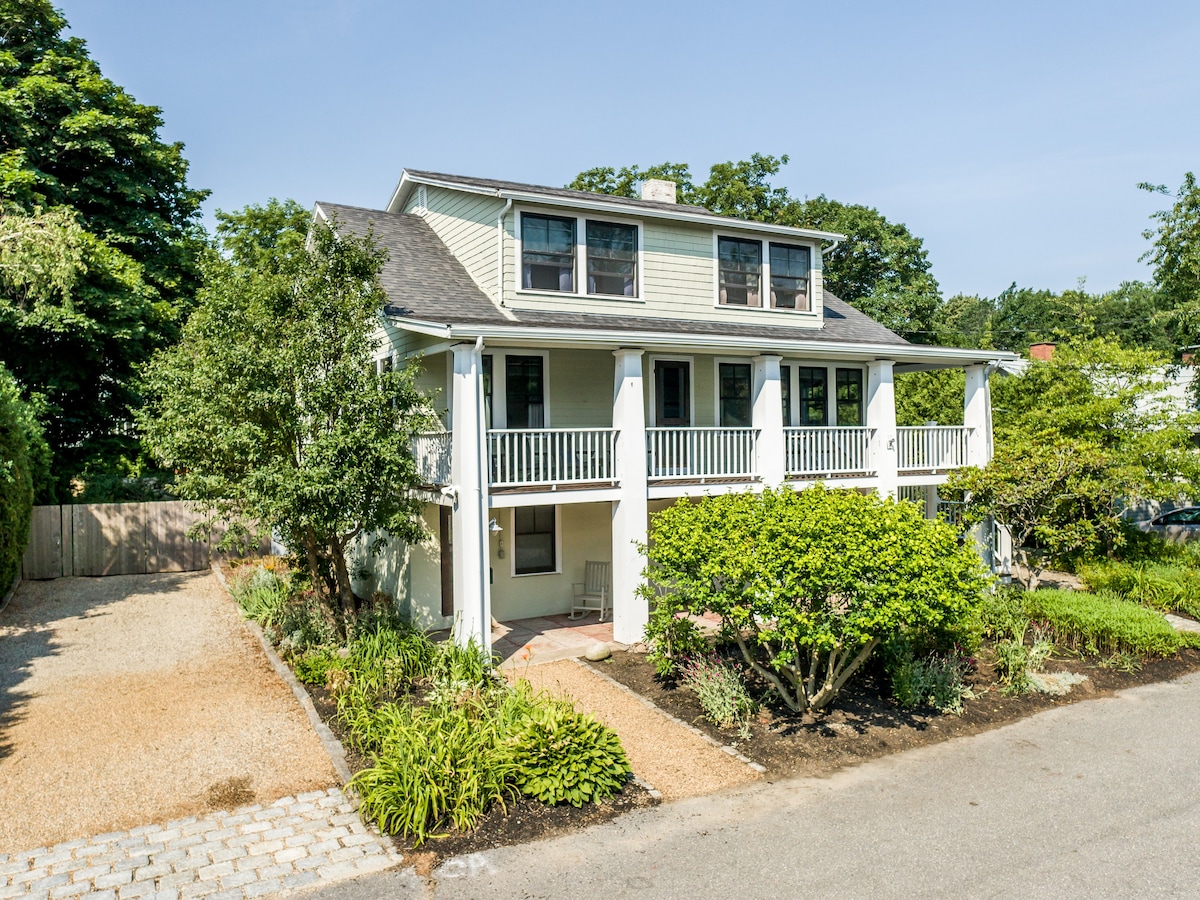 Family Home - walk to town and beach