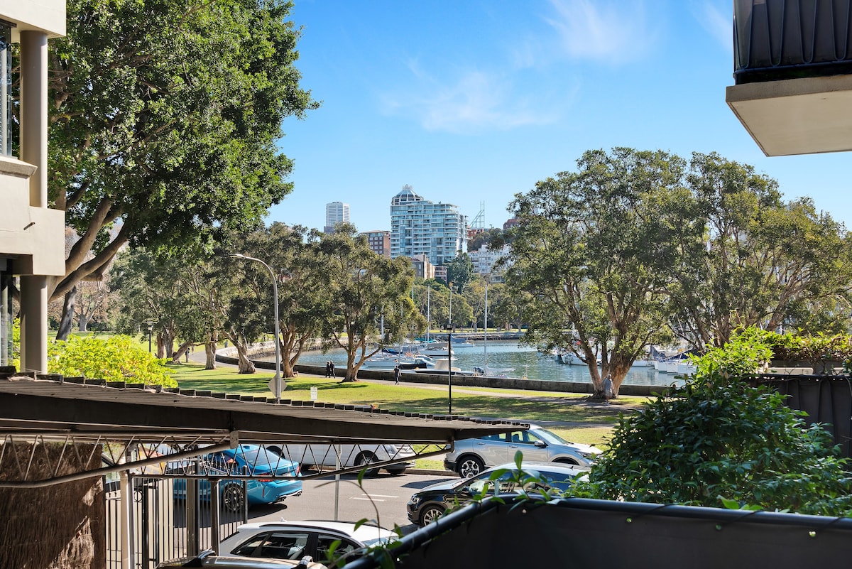 悉尼内1卧1卧室公寓，可欣赏华丽的港口和公园景观