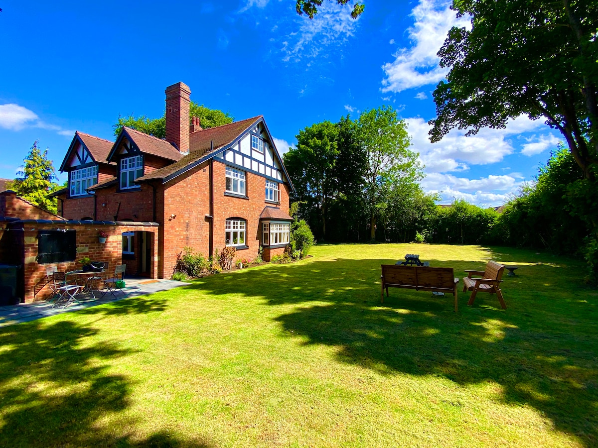 Charming Edwardian property for up to 4 guests.