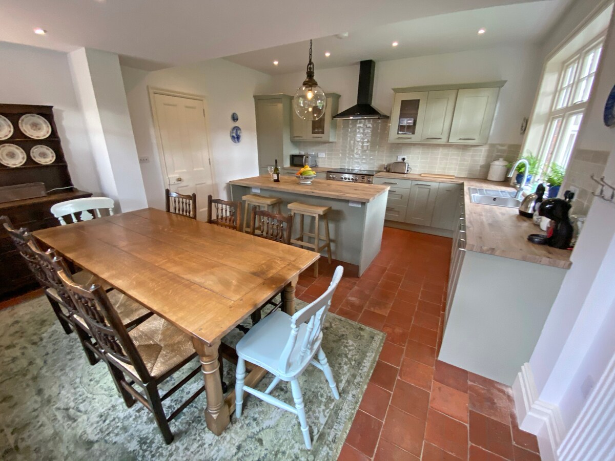 Charming Edwardian property for up to 4 guests.