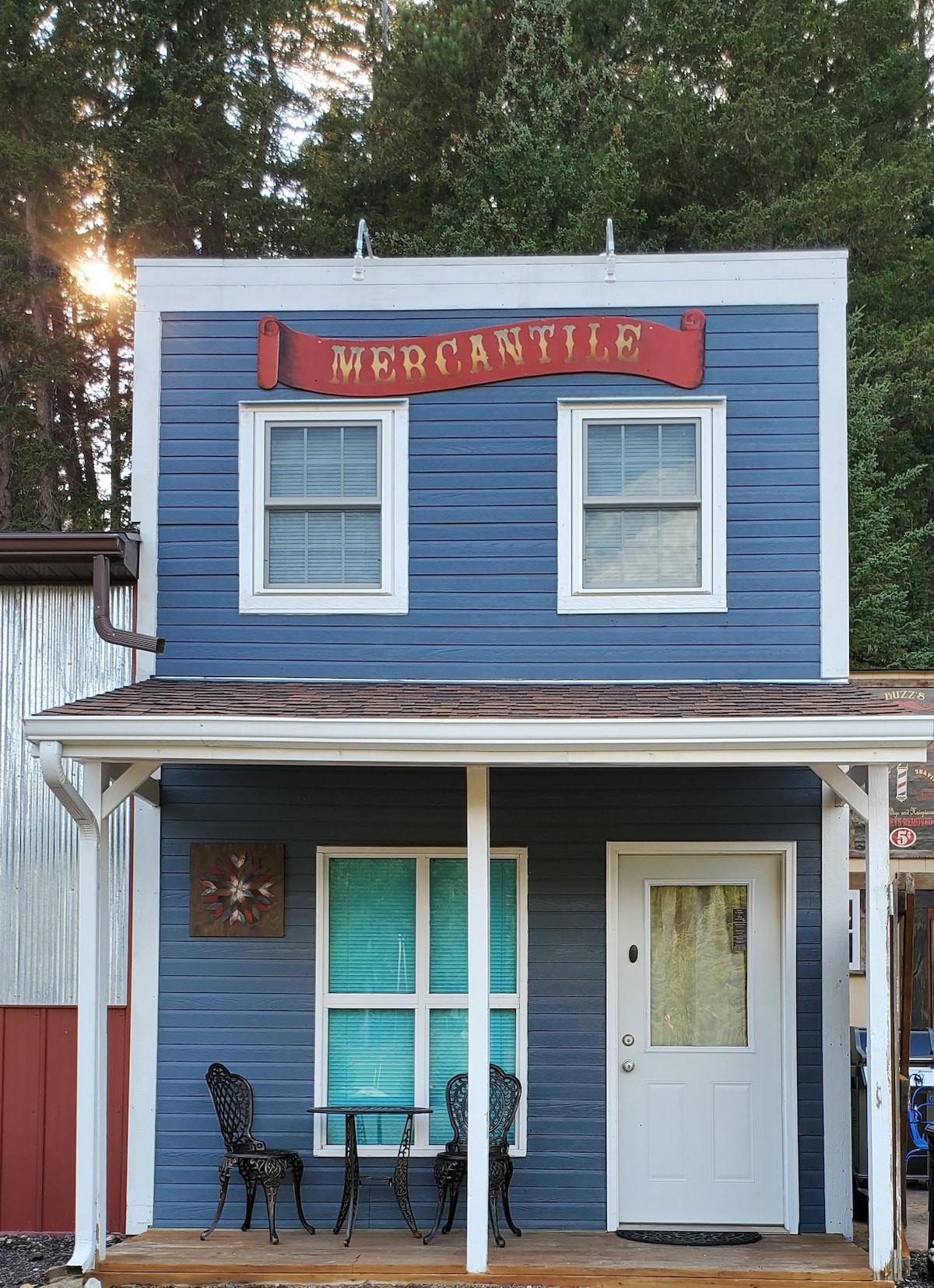The Mercantile at Mad Peak Lodging ，可睡四人