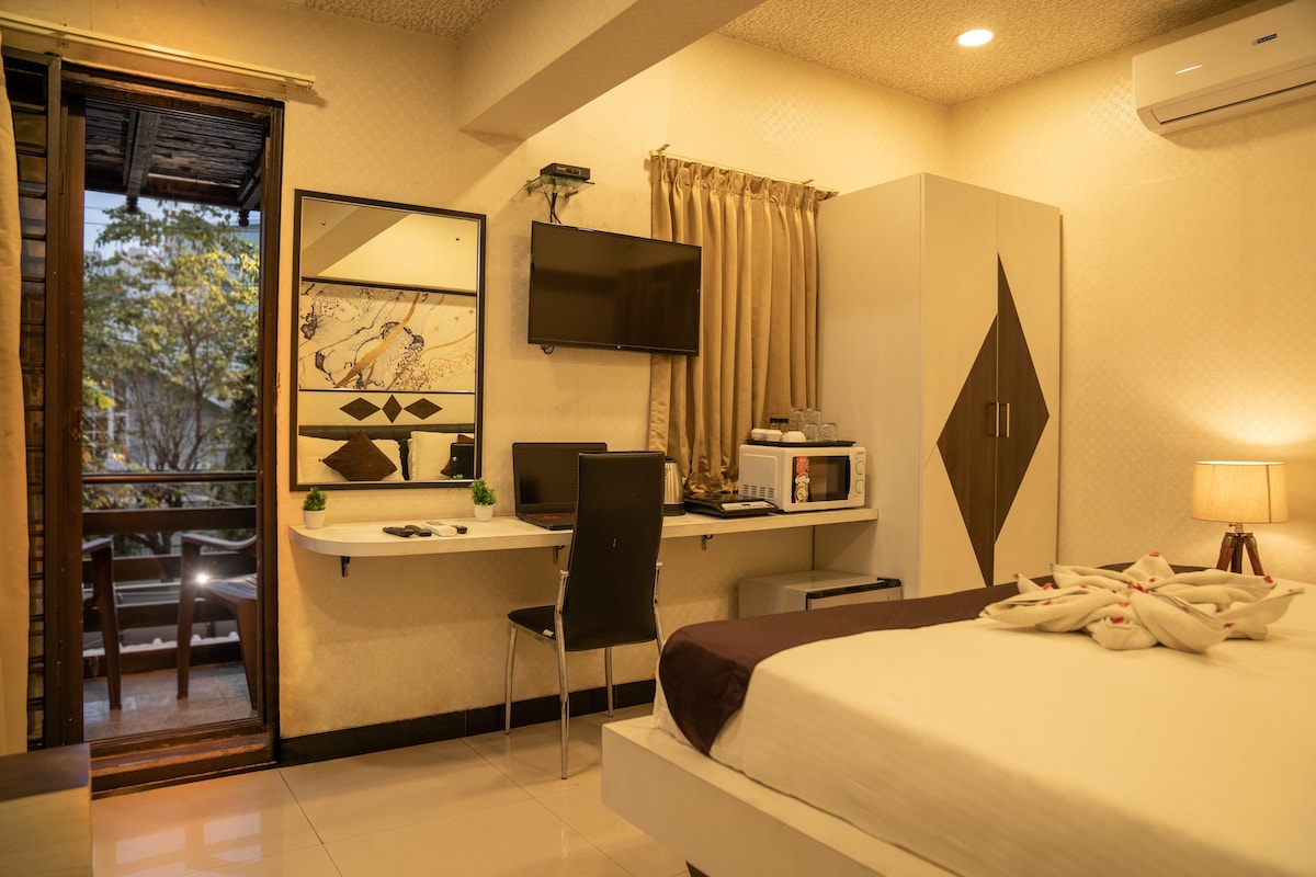 Ultra Luxury Room With Balcony @ JP Nagar