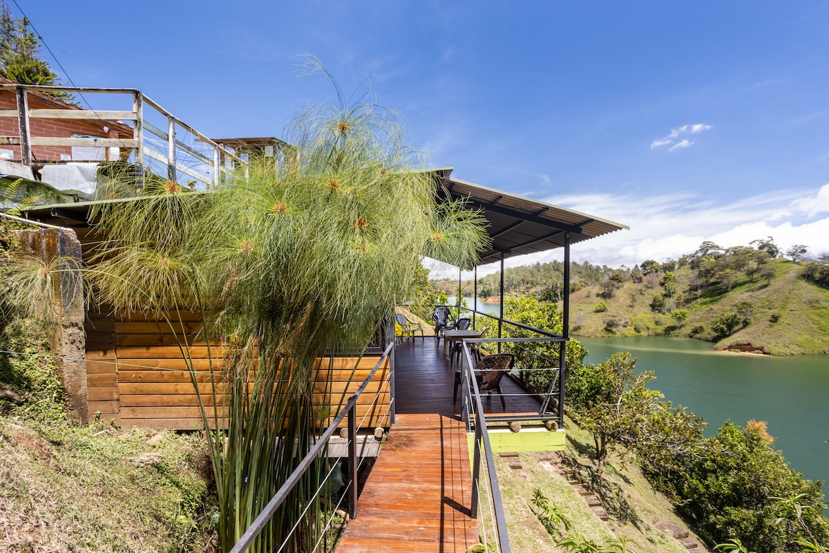 Encantadora Cabaña 8  vista al lago y a la piedra