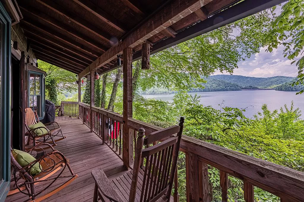 Nantahala Lakefront, 3 BR/2.5 Bath w/ Private dock