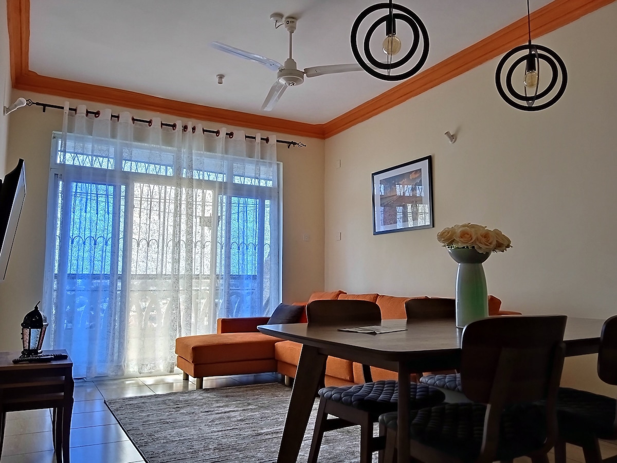 现代家具齐全的2卧室公寓， Nyali