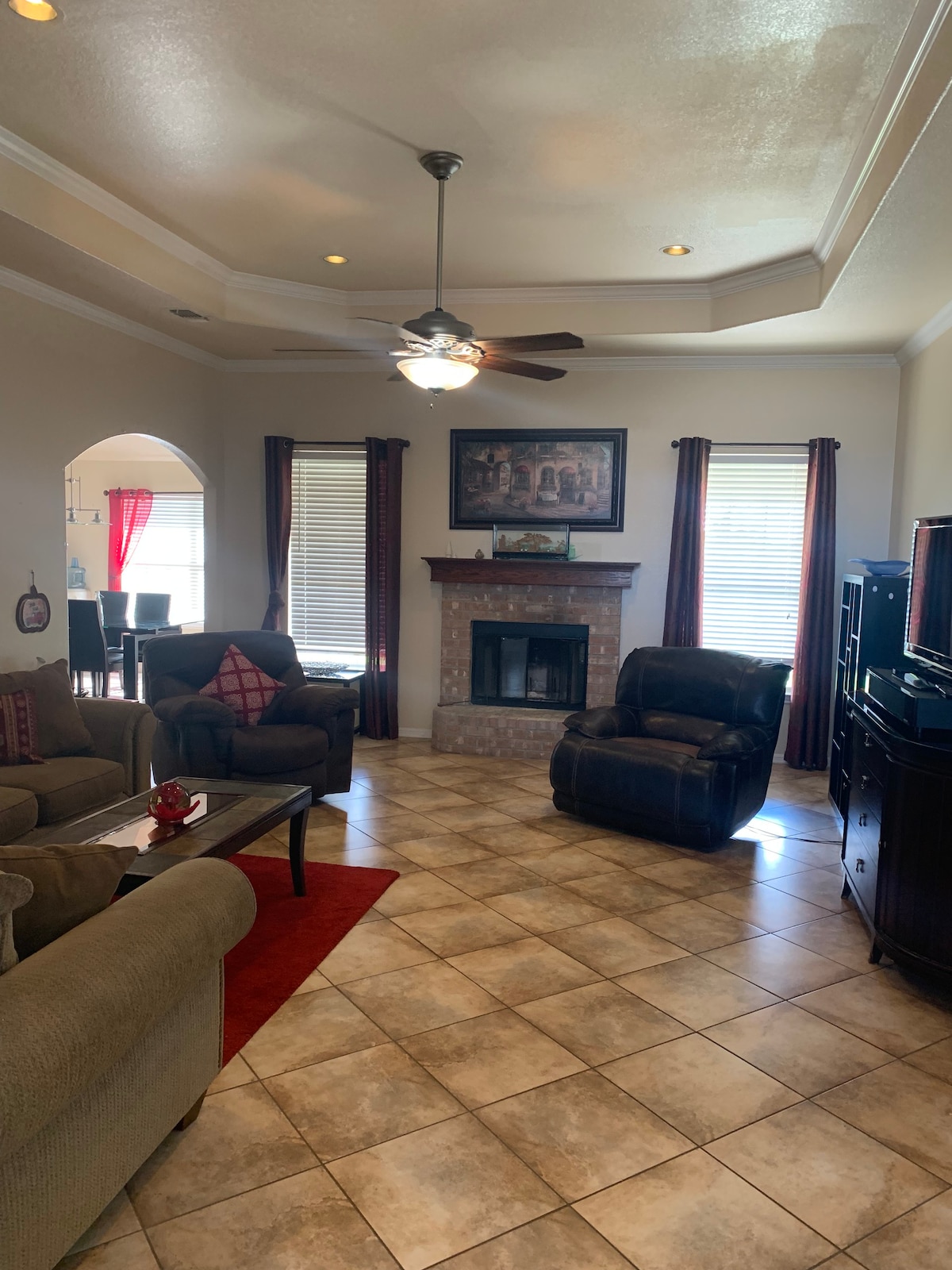 ⍟ Roomy 4-Bedroom home, fire place, near Fort Hood