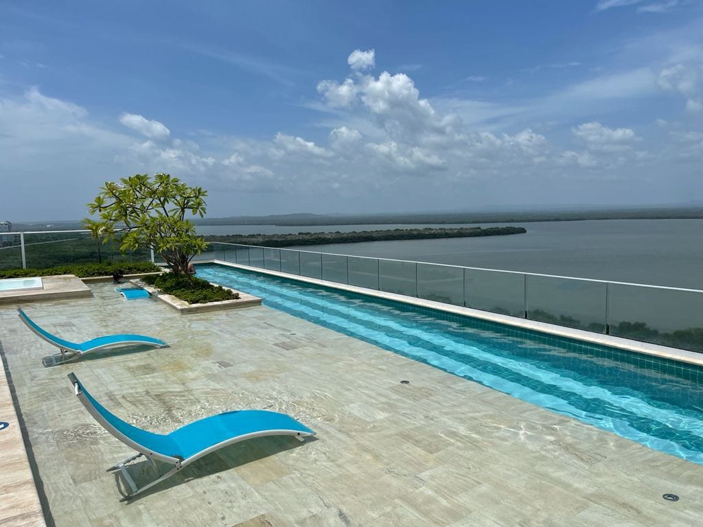 Lovely condo w/jacuzzi & great views in Cartagena