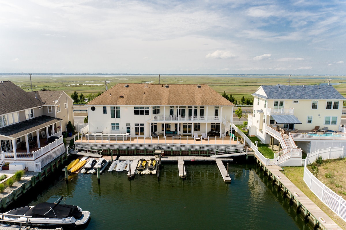 5 BR + Waterfront + Boatslip + Near Beaches