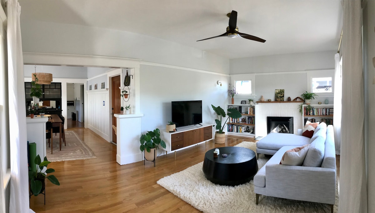 Room in Stylish Bungalow