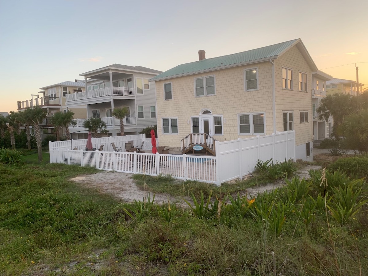 Surf's Up- 5 bedroom
beach house w/ pool, hot tub