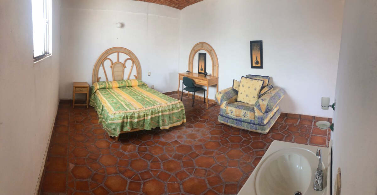 房源位于庄园内，距离Peña de Bernal仅10分钟路程。