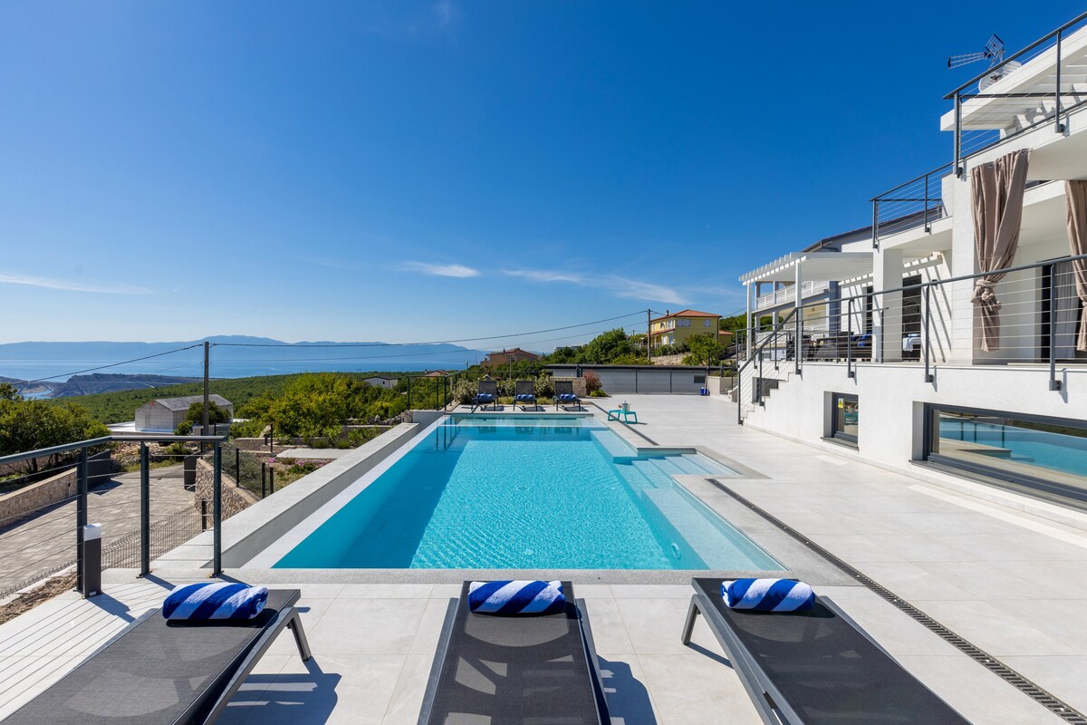 Villa Stella Maris- luxury, views, family-perfect