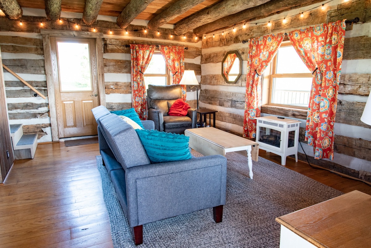 Rustic Renovated Cabin w/ King Bed + Pasture Views