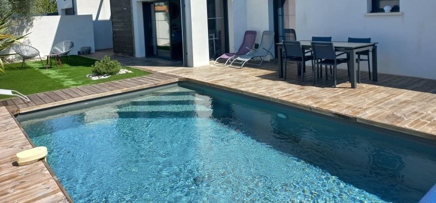 美丽的现代房屋，带私人游泳池