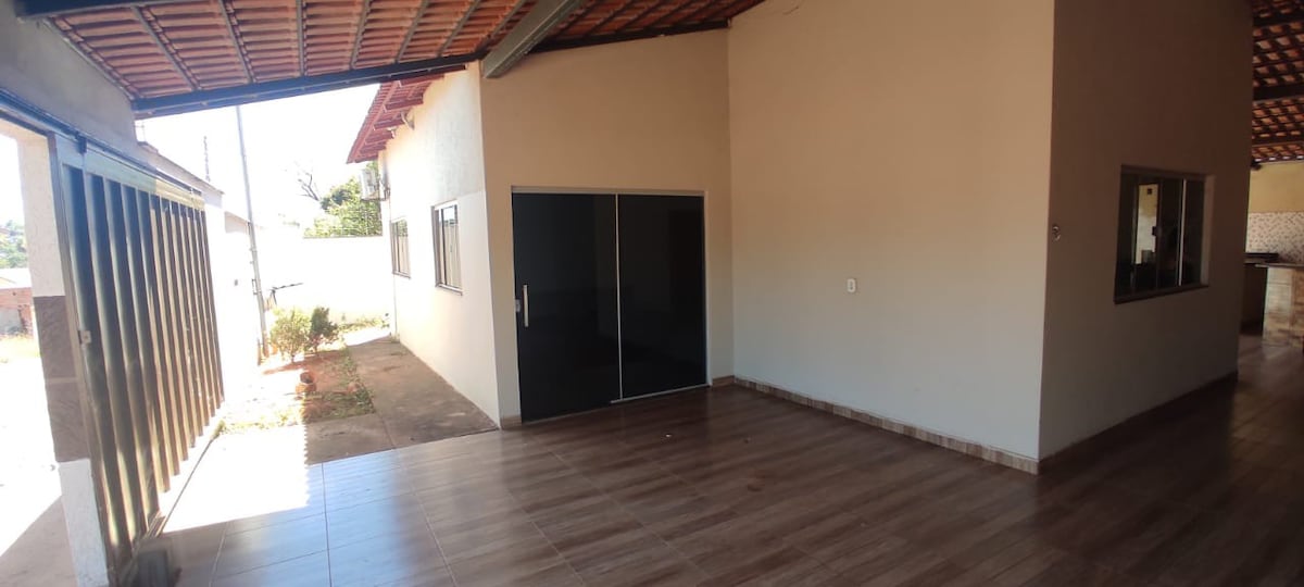 Casa em Uruaçu. Amplo espaço e conforto.