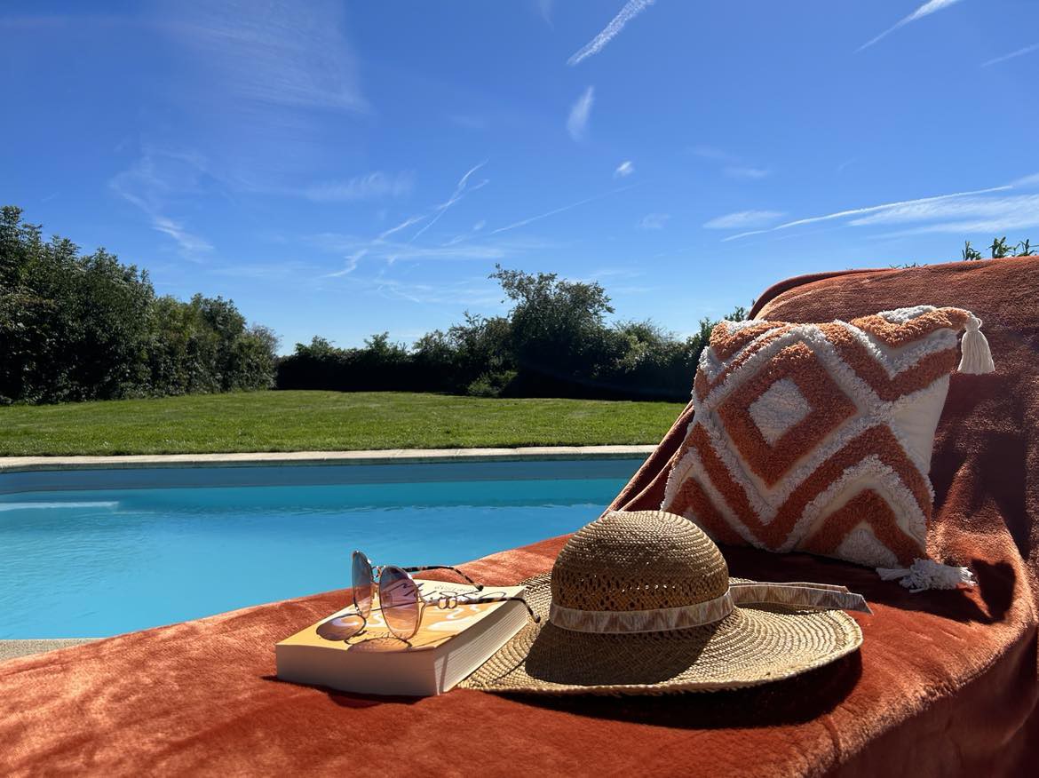 Magnifique villa -piscine. Le bain des hirondelles