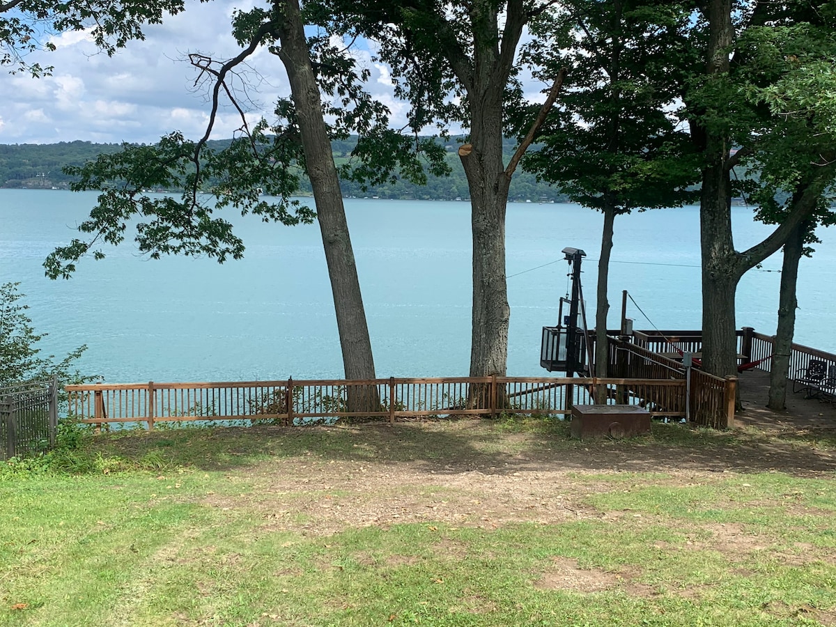 位于Skaneateles Lake的2卧室湖畔别墅