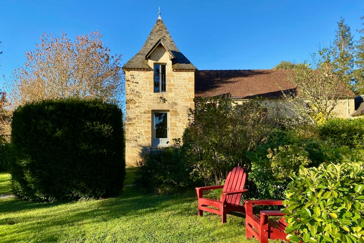 Lovers' Belvédère with pool near Sarlat