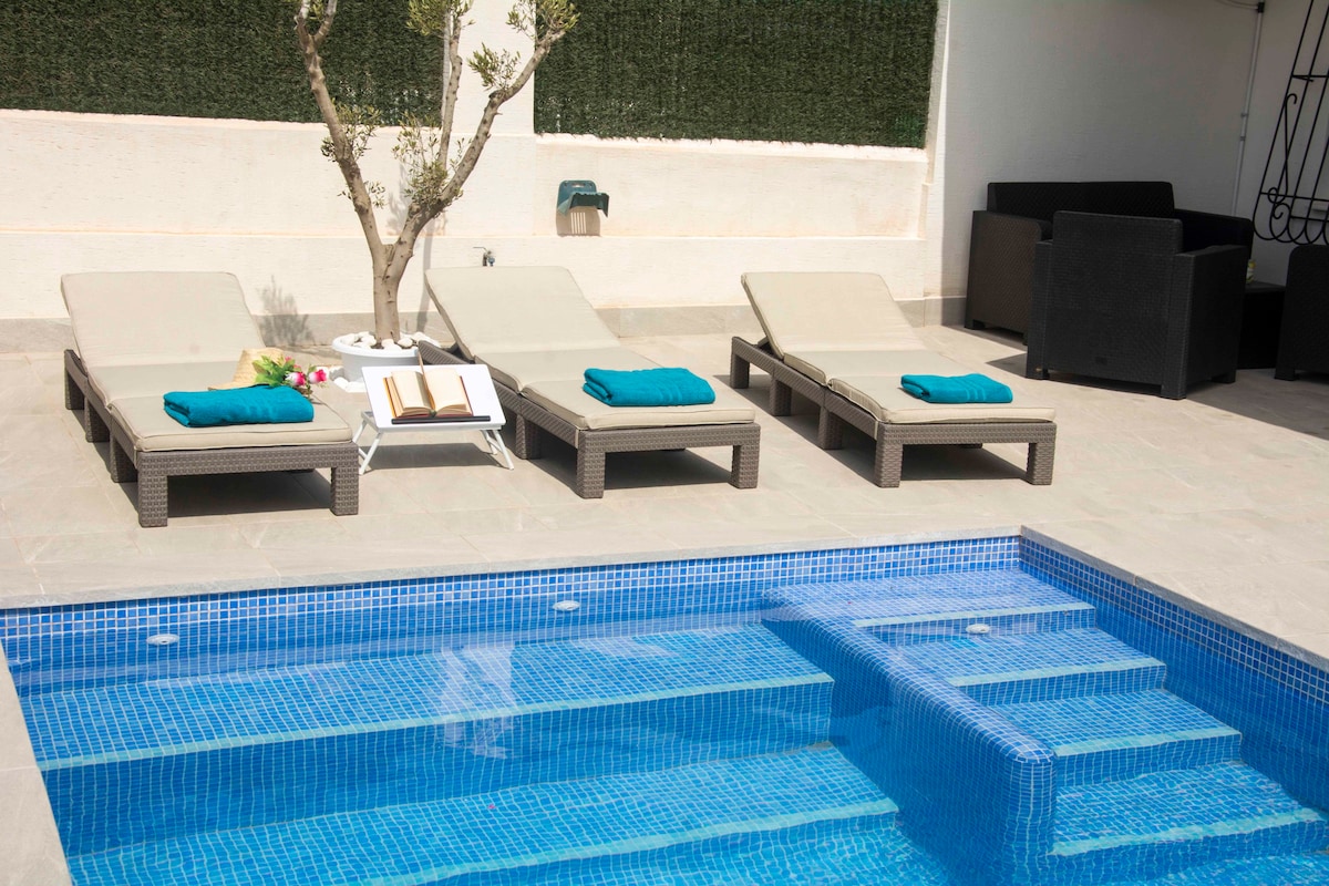 Casa Soleada。亲密、游泳池和阳光充足。