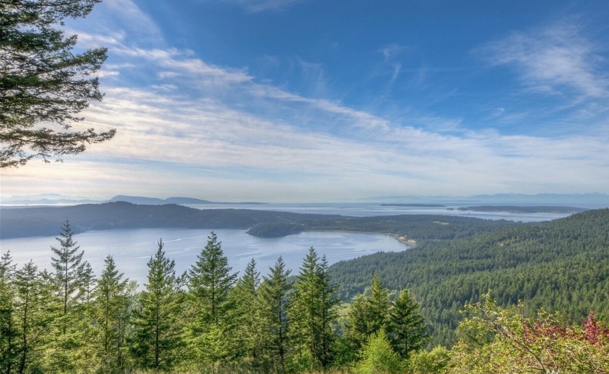 Epic water views, sauna, EV charger at Vista House