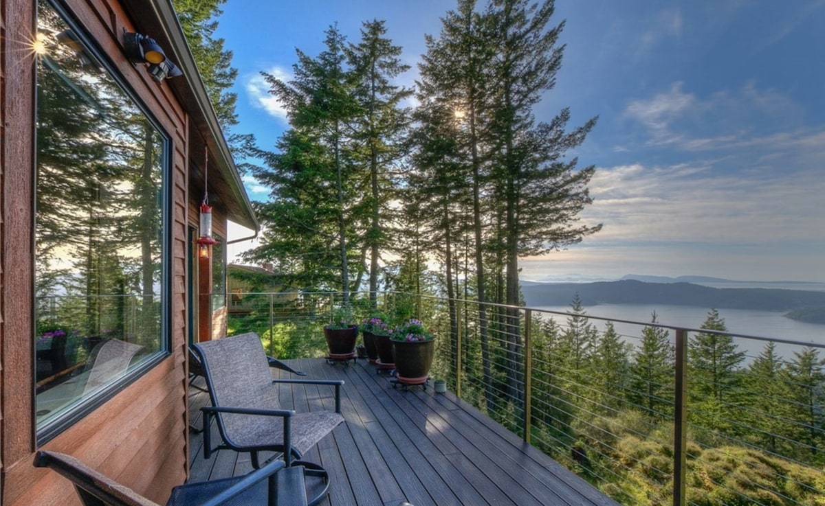 Epic water views, sauna, EV charger at Vista House