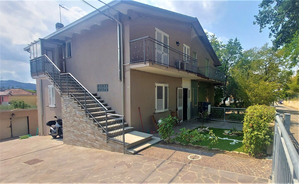 「La Casa di HOMER」公寓，位于山丘和海边