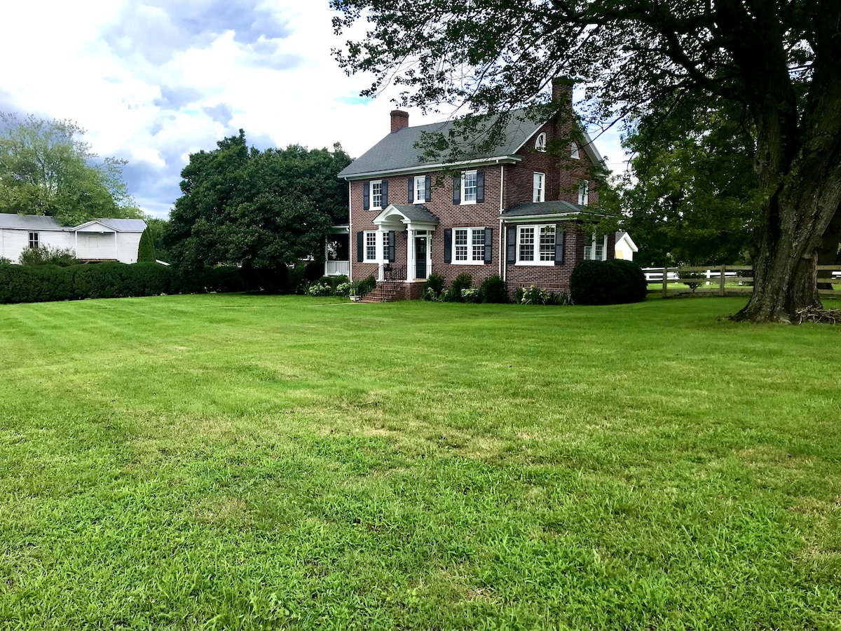 MapleCrest1929: Elegant+Pet-Friendly+Near Wineries