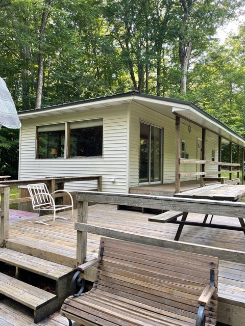 Picturesque and cozy cabin on Ryerson Lake channel