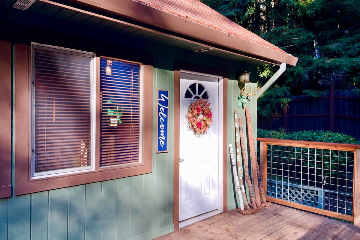 Artsy Cabin in Half-acre Serene Redwoods