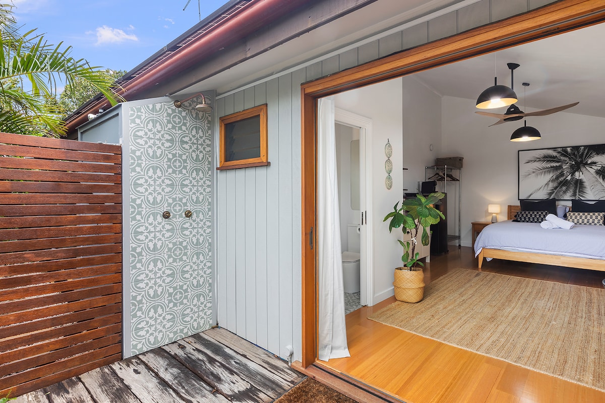 Tallows Beach Studio, dog friendly, modern, quiet!