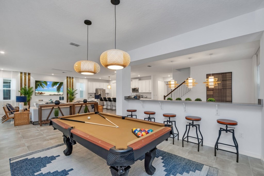 Great 9BR Mansion With Amazing Pool & Foosball