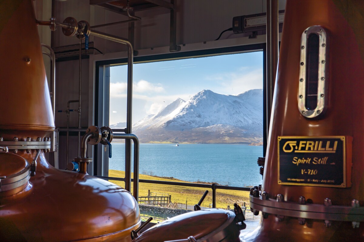 Queen Room with View in Isle of Raasay Distillery